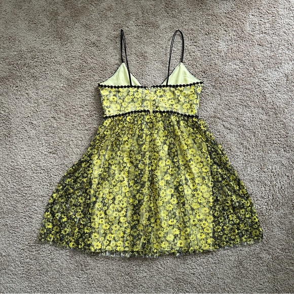 Romeo & Juliet Couture Yellow Floral Lace Overlay Fit & Flare Mini Dress NWT M - Picture 4 of 9